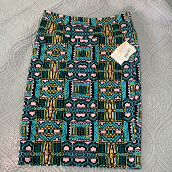 LuLaRoe Medium Cassie Skirt